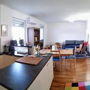 Family-friendly Flat With Balcony Apartment Wien